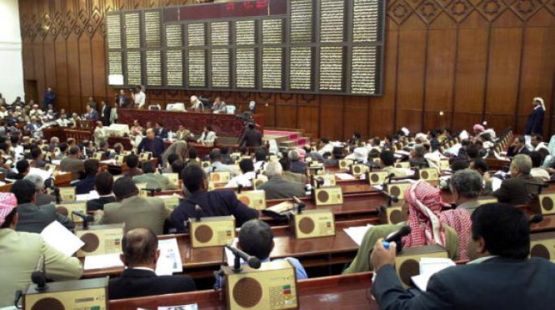 برلمان مع وقف التنفيذ: انقسامات وتعطيل لمجلس النواب اليمني